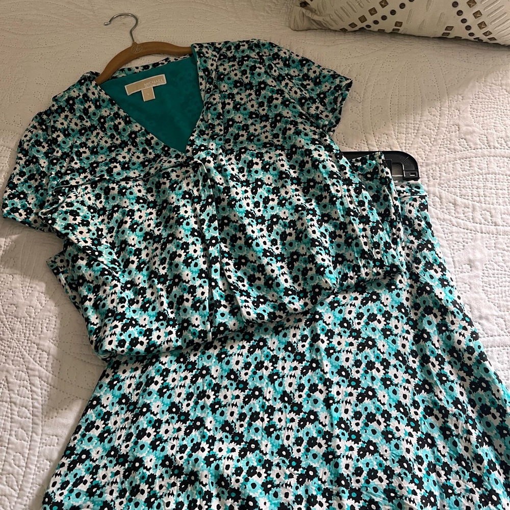 MICHAEL Michael Kors Black and Teal Patterned Midi Skirt Set